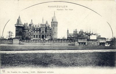 10375 Gezicht op het Kasteel De Haar (Kasteellaan 1) te Haarzuilens.N.B. De gemeente Haarzuilens is per 1 januari 1954 ...
